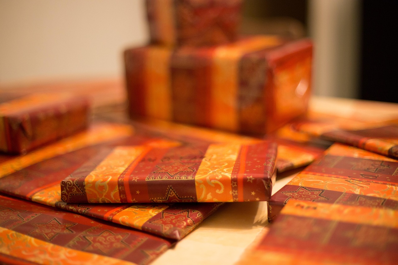 Master cartons of disposable vapes palletized for wholesale freight